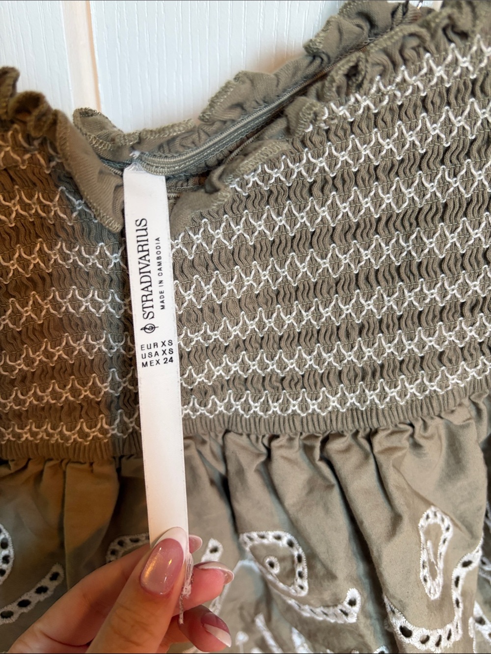 Stradivarius Smocked Eyelet Crop Tank - Picture 2 of 2